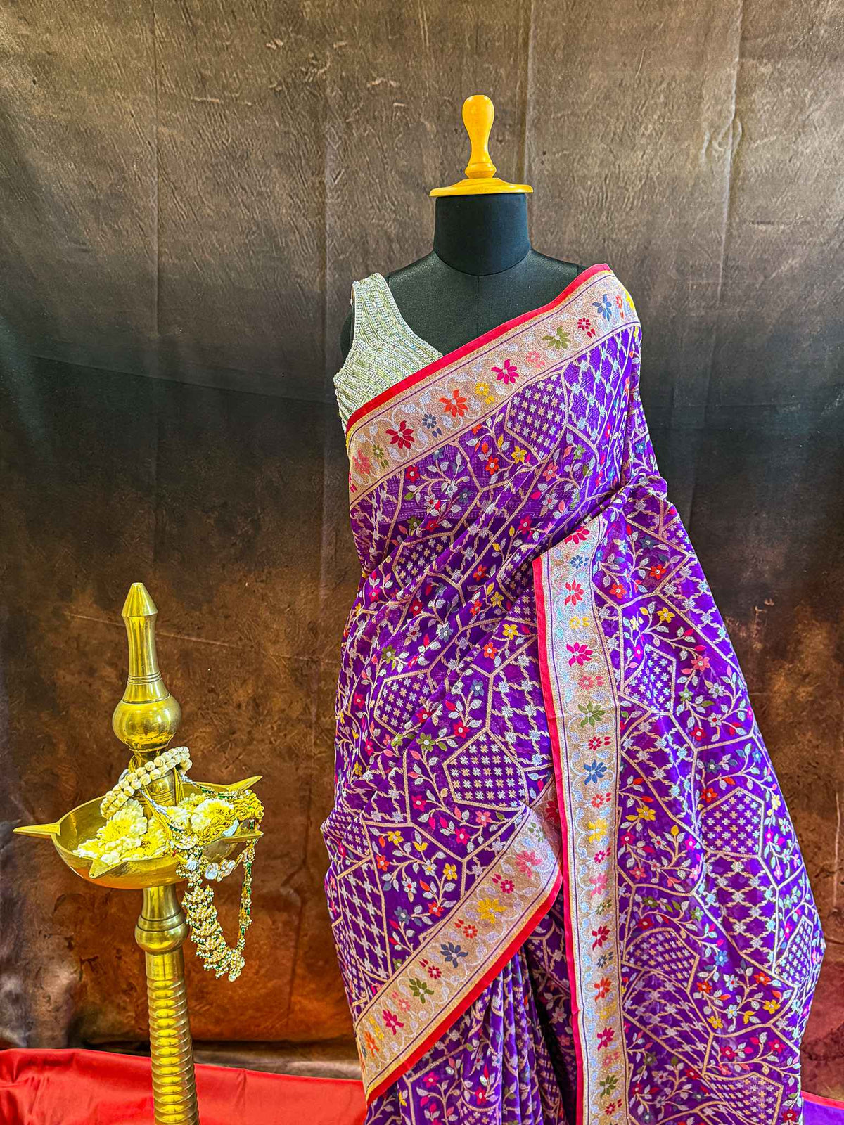 Kusumlata — Pure Handwoven Kora Jamdani Saree with Silver Jaari