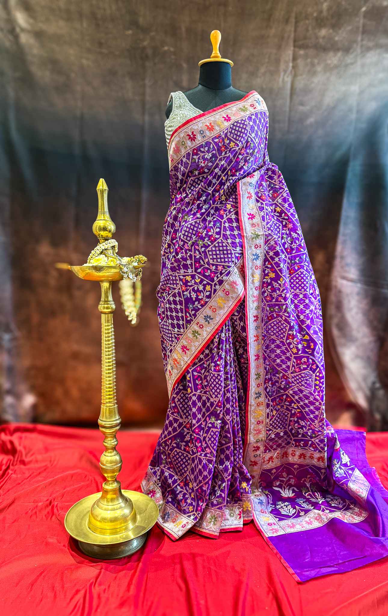 Kusumlata — Pure Handwoven Kora Jamdani Saree with Silver Jaari