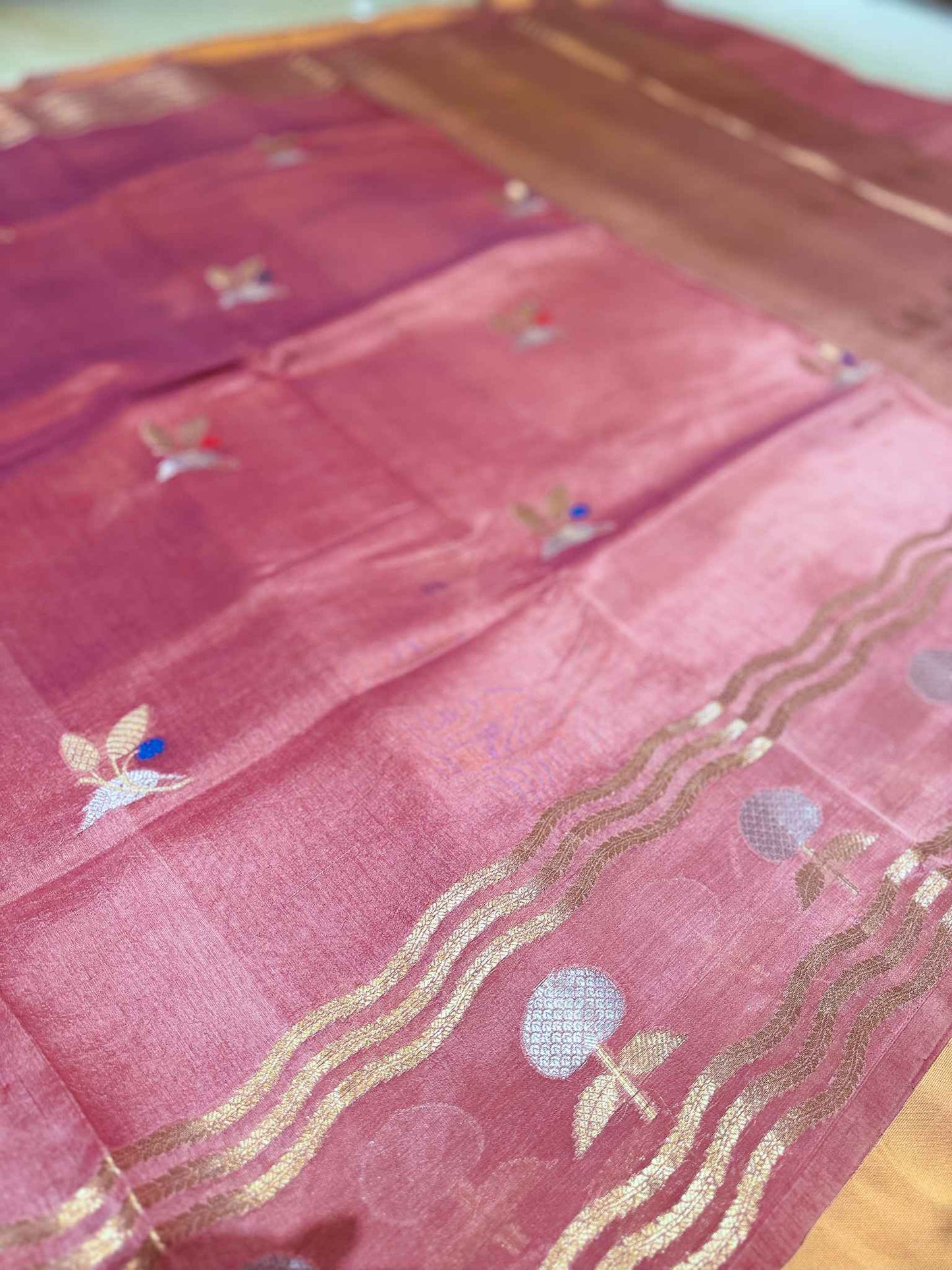 Kamakshi — Raw Mango Silk Saree in Dusty Mauve with Woven Floral Motifs